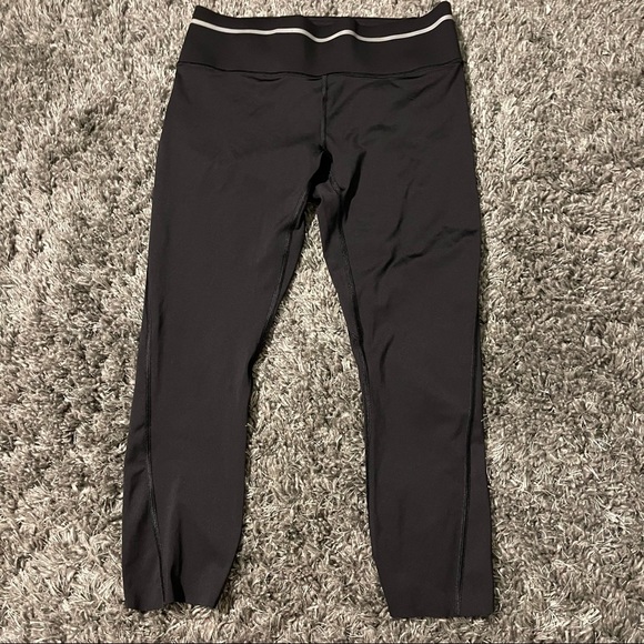 Athleta Black Sonic Capri Leggings size M High Rise Raw Hem Reflective - Picture 3 of 8